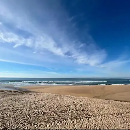 Alojamento de Acomodação e Pequeno-almoço Brisa Bright Retreat Near The Beach! *