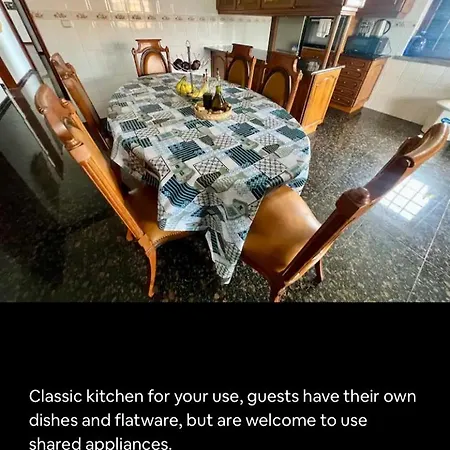 Alojamento de Acomodação e Pequeno-almoço Brisa Bright Retreat Near The Beach!